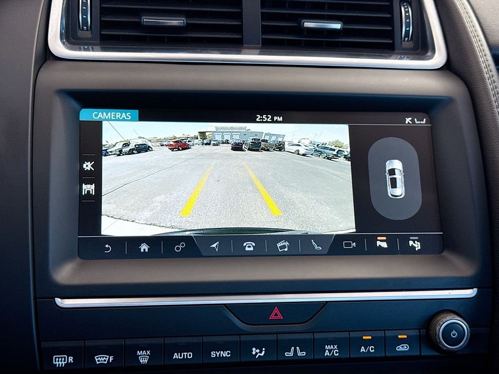 Used 2020  Jaguar SE image 15