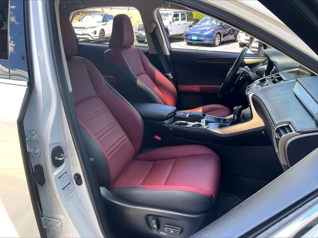 Used 2021 White Lexus 300h image 11