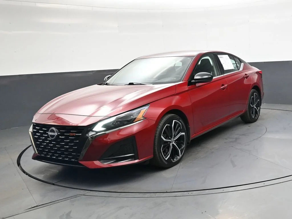 Used 2025 Red Nissan 2.5 SR image 13