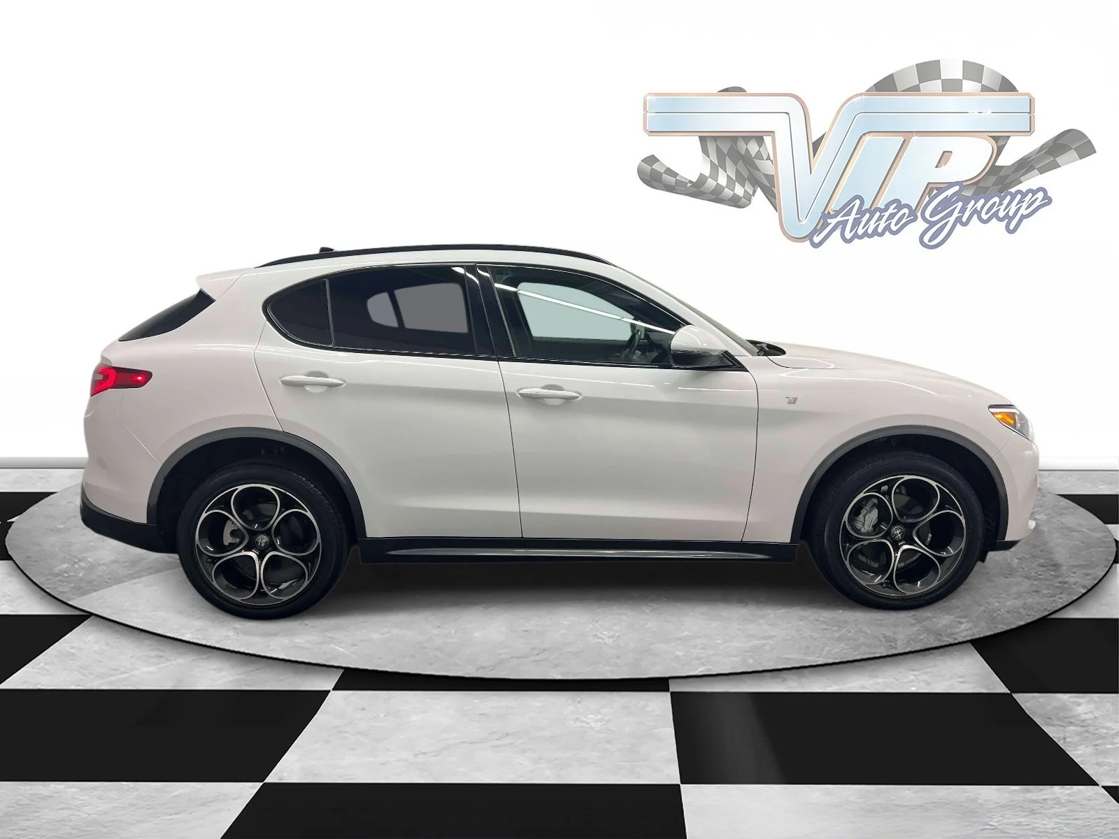 Used 2023 Alfa White Alfa Romeo Ti image 5