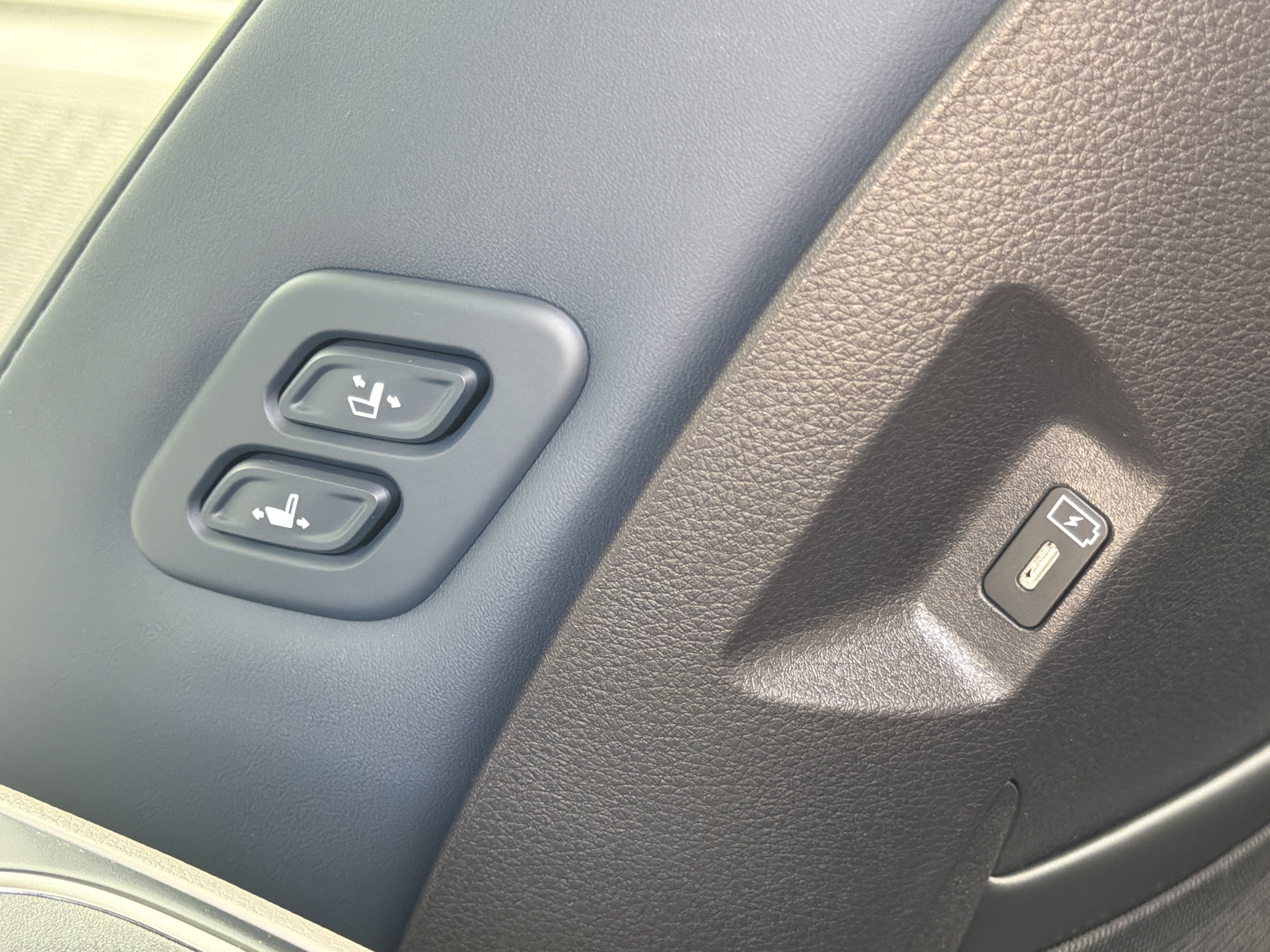 2026 Kia Carnival EX - Photo 23