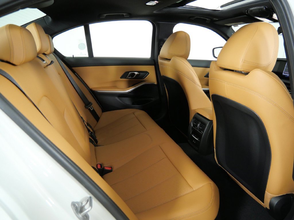 New 2026 Mineral White Metallic BMW 330i xDrive image 25