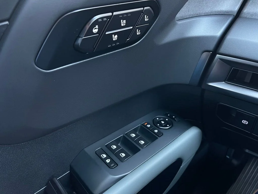 New 2027 White Kia  image 21
