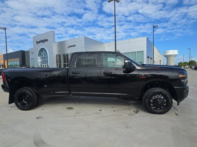 New 2027 Diamond Black Crystal Pearl-Coat Exterior Paint RAM Big Horn image 4