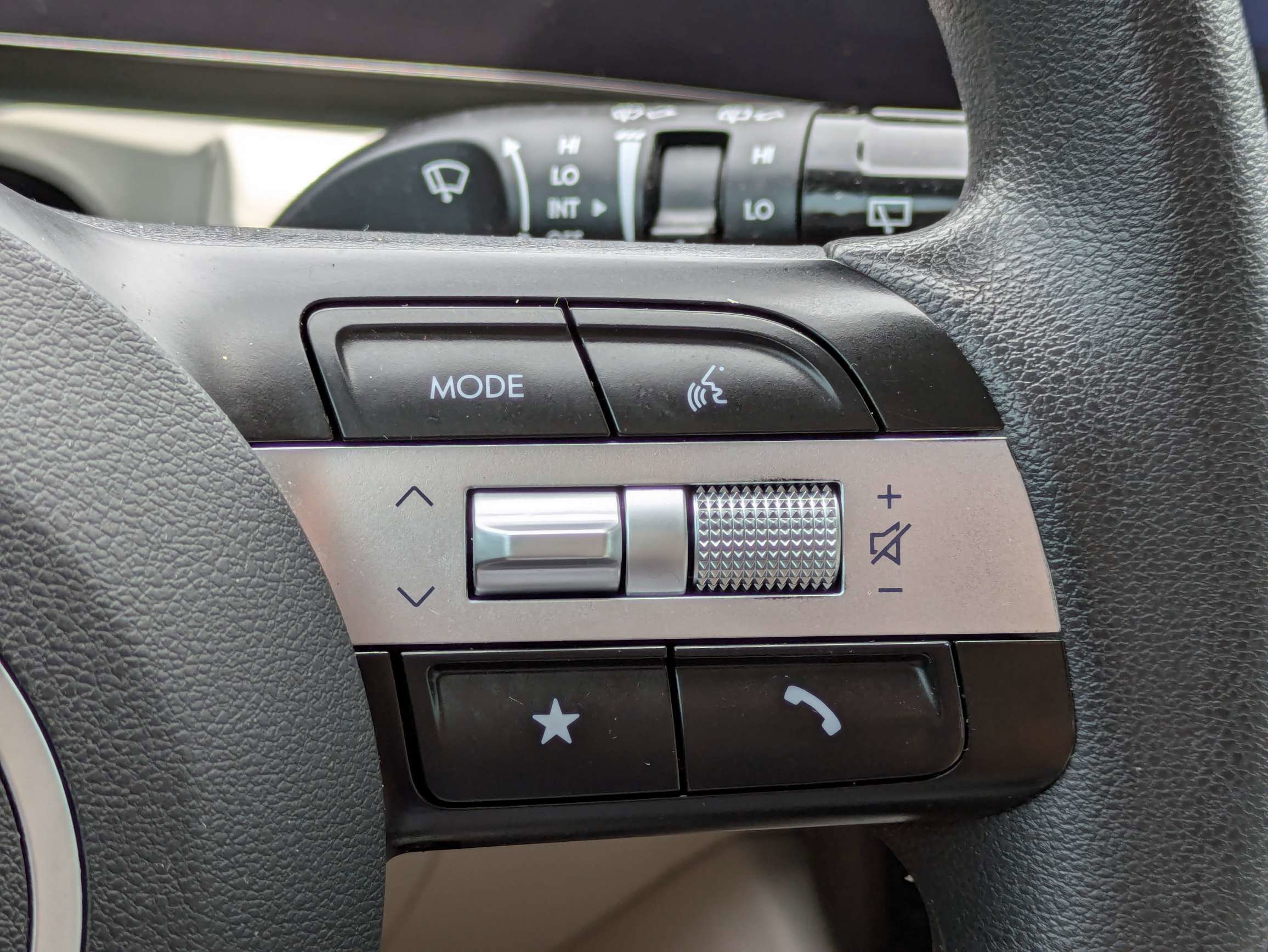 Used 2025 Atlantis Blue Hyundai SEL image 32