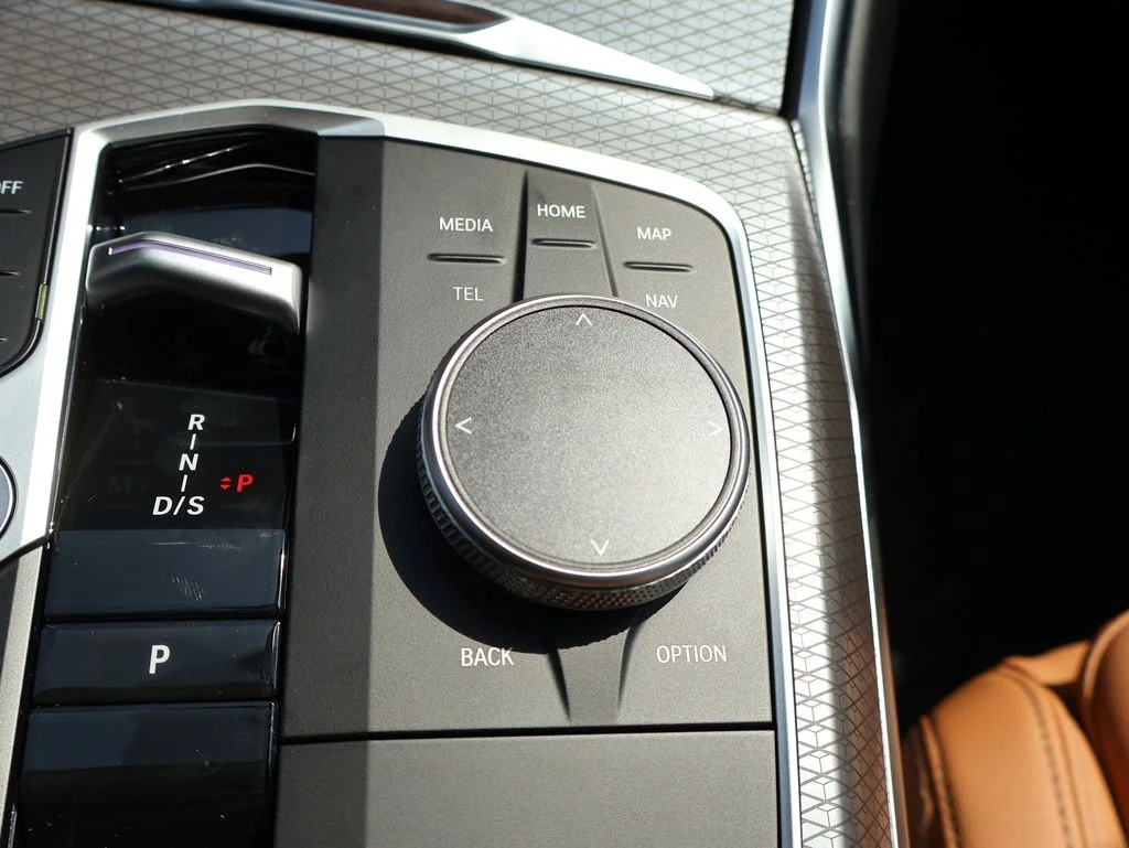2025 BMW 3 Series 330i - Photo 37