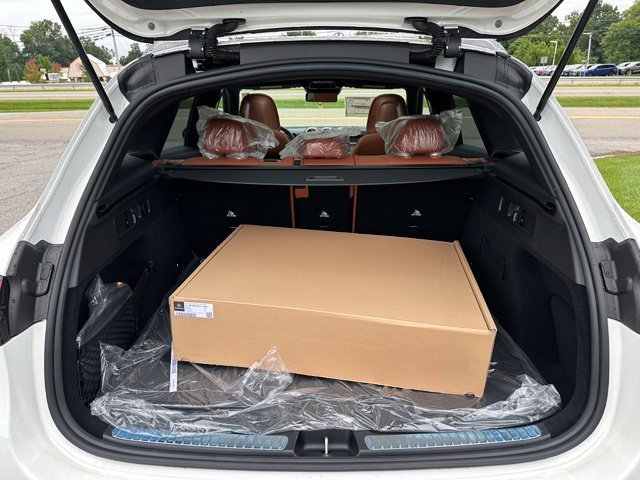 New 2027 Polar White Mercedes-Benz GLC 300 image 73