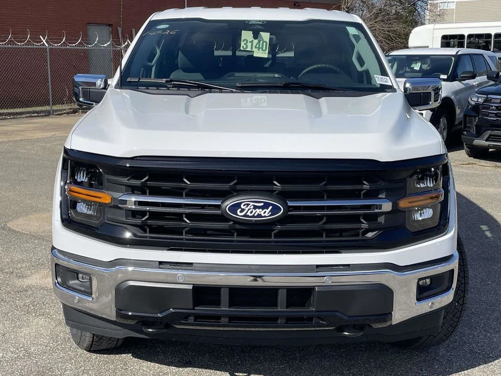 New 2026 Oxford White Ford XLT image 8