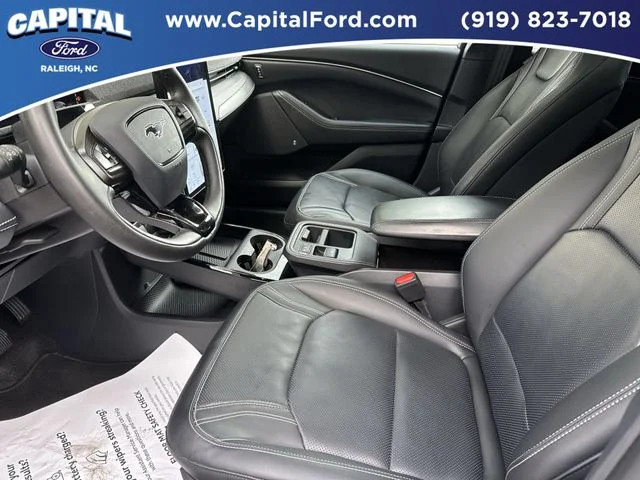 Used 2025 White Ford Premium image 19
