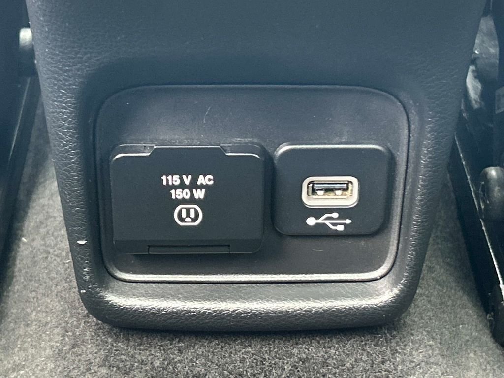 Used 2018 White Jeep Trailhawk image 19