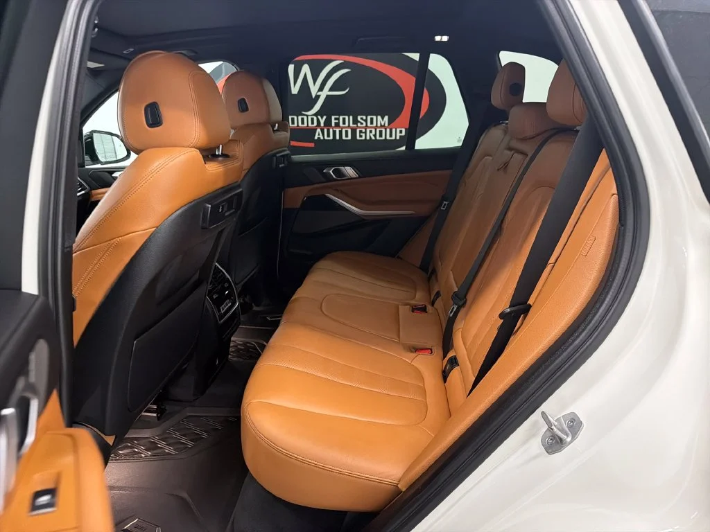 Used 2021 White BMW xDrive40i image 15