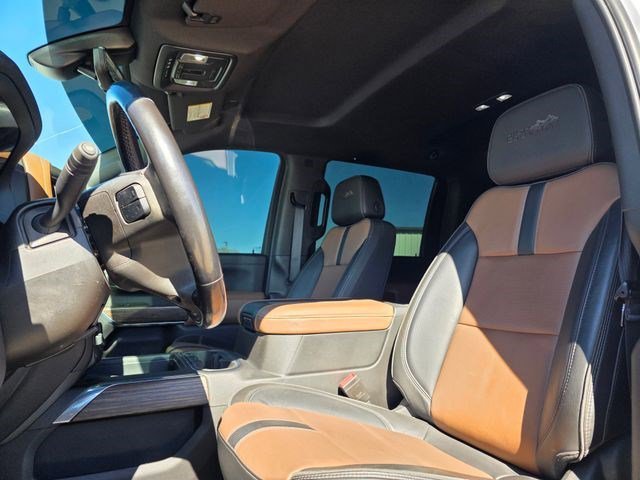 Used 2021 Iridescent Pearl Tricoat Chevrolet High Country image 25