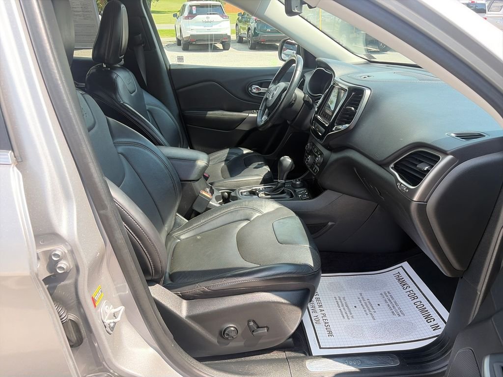 Used 2019 Silver Jeep Limited image 39