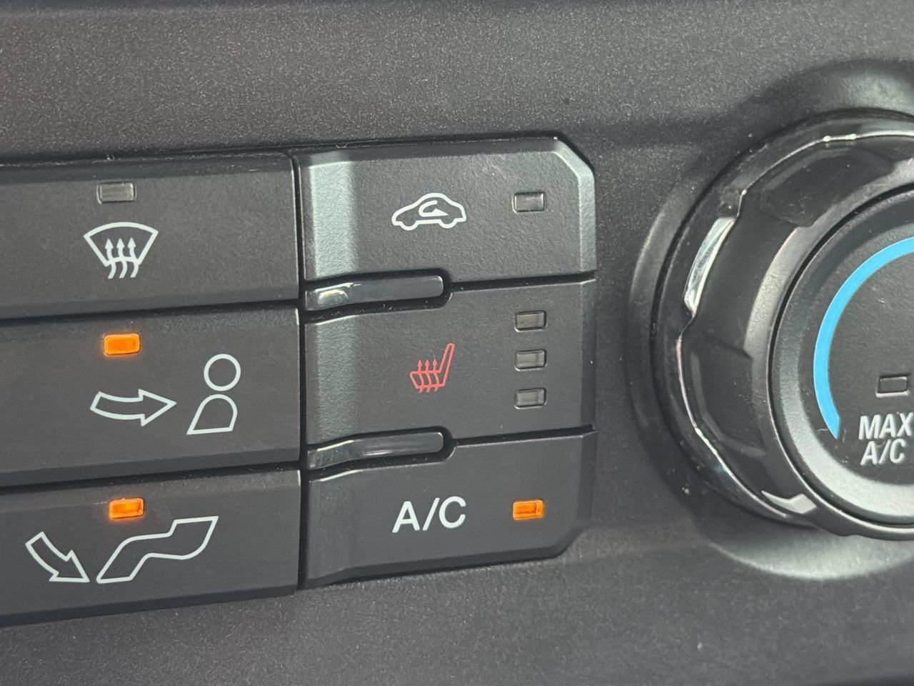 Used 2018 Shadow Black Ford XLT image 24