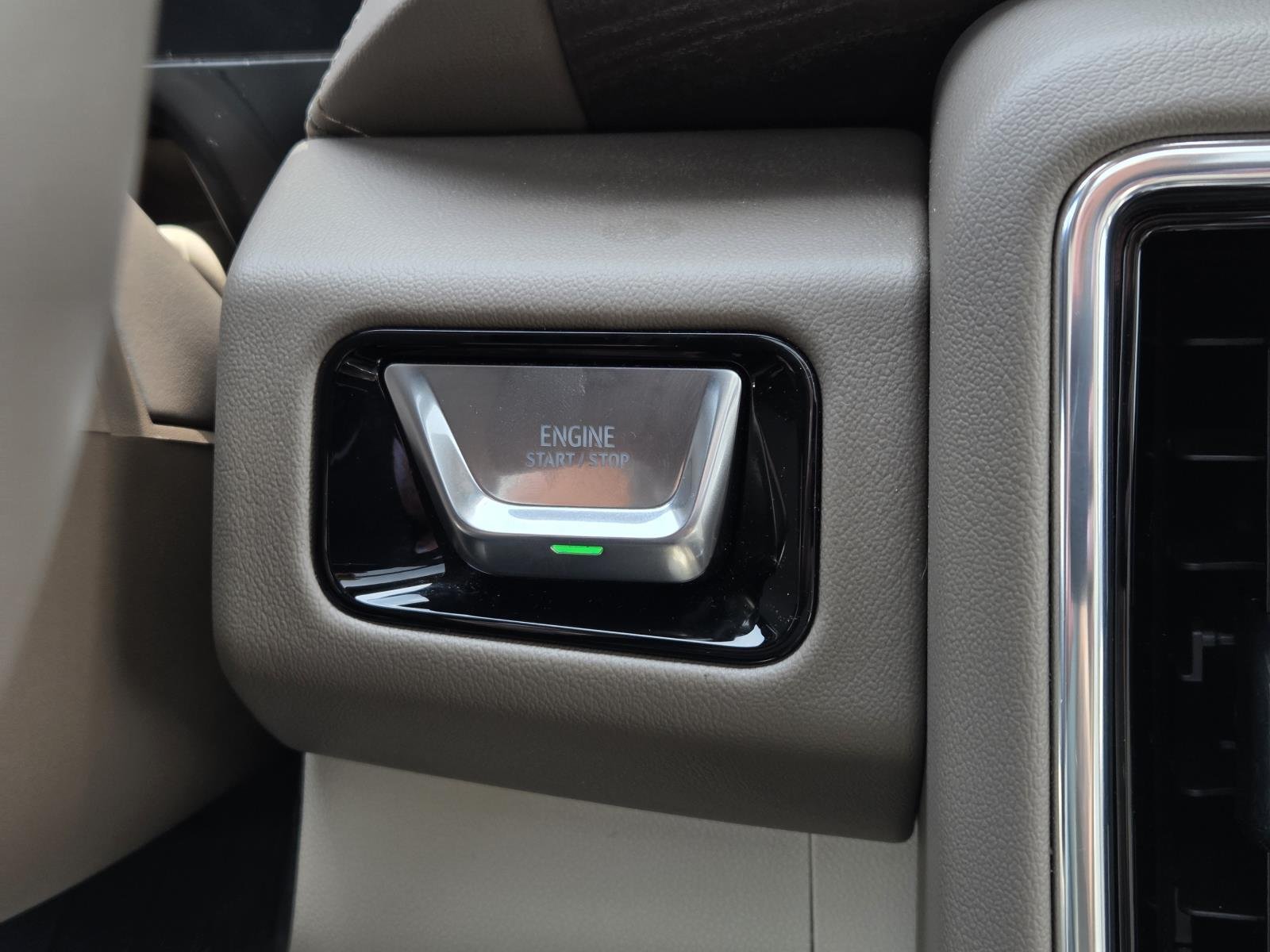 Used 2025 White Frost Tricoat GMC Denali image 26