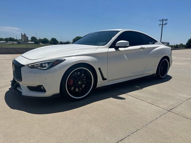 2017 INFINITI Q60 Red Sport 400's photo