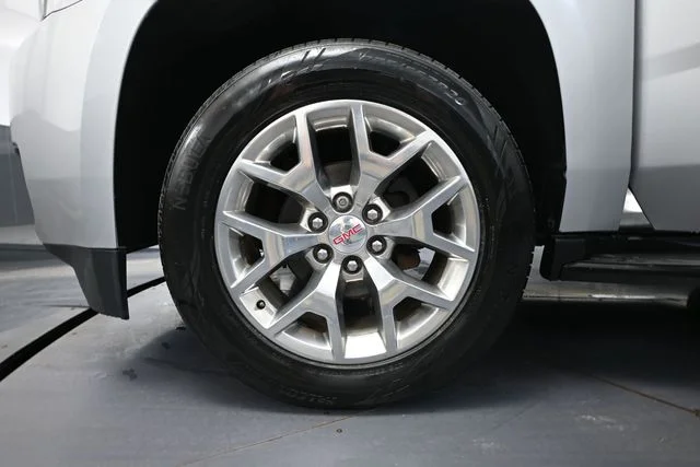 Used 2020 Silver GMC SLE image 13