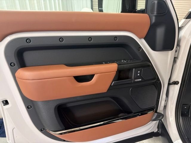 New 2026 Borasco Grey Land Rover OCTA image 8