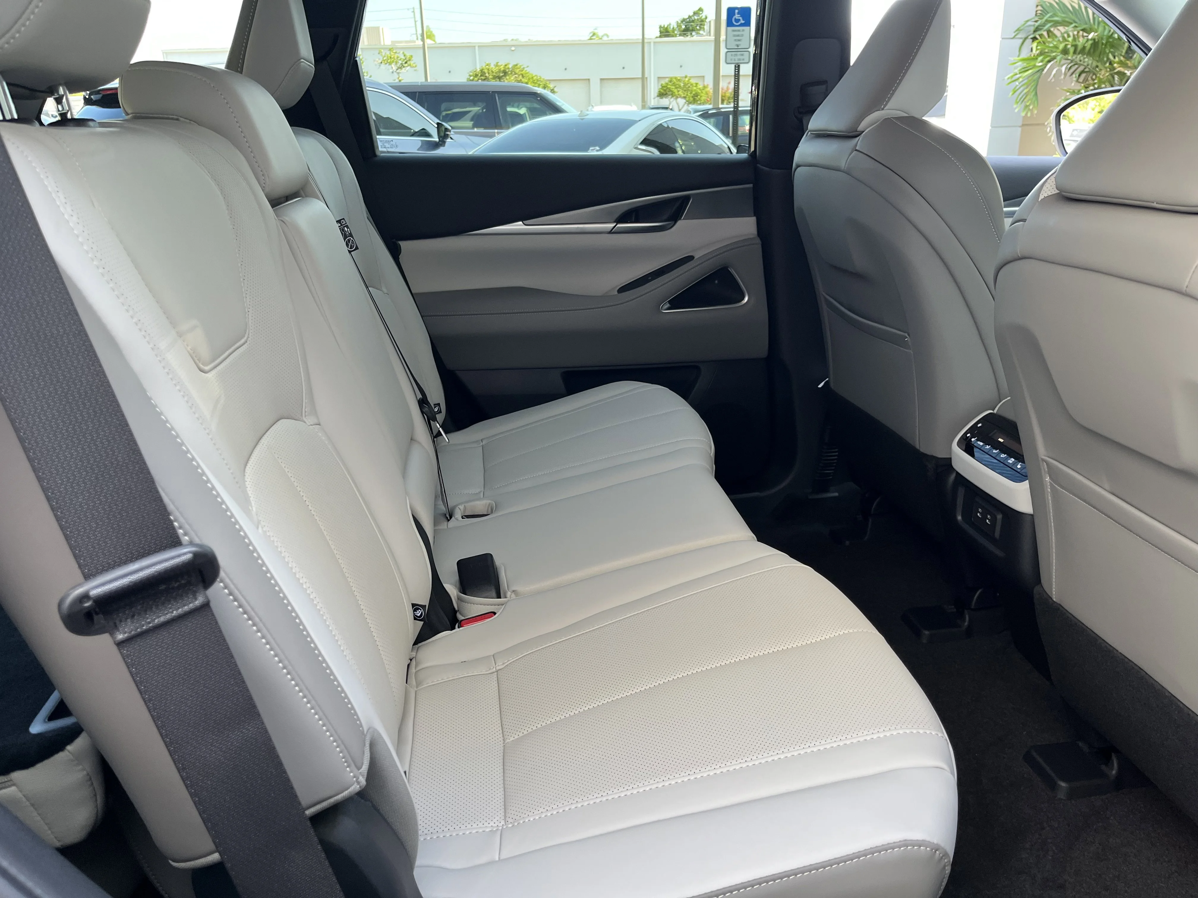 New 2027 Mineral Black INFINITI LUXE image 21