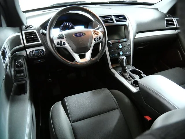 Used 2014 Black Ford XLT image 4