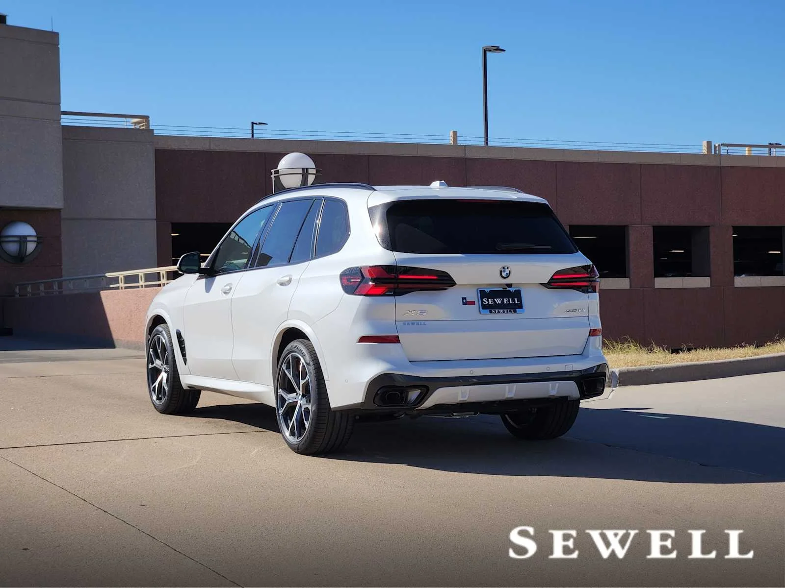 New 2026 Mineral White Metallic BMW xDrive40i image 3