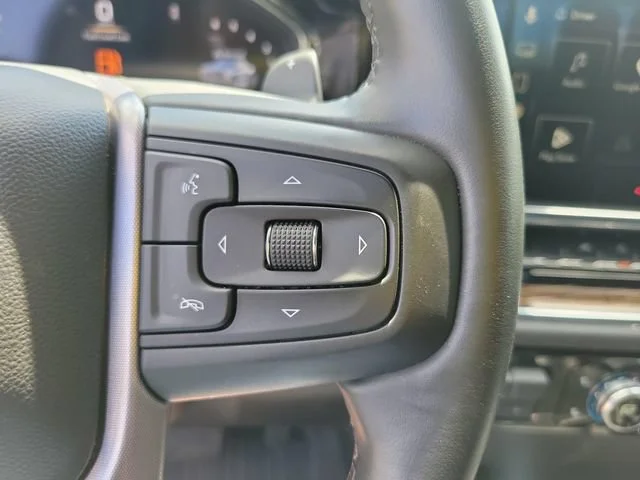 Used 2025 Onyx Black GMC Elevation image 17