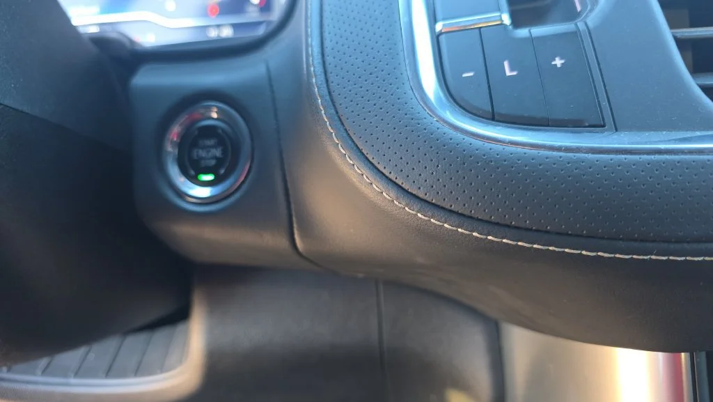 Used 2023 IRIDESCENT PEARL TRICOAT Chevrolet Premier image 24