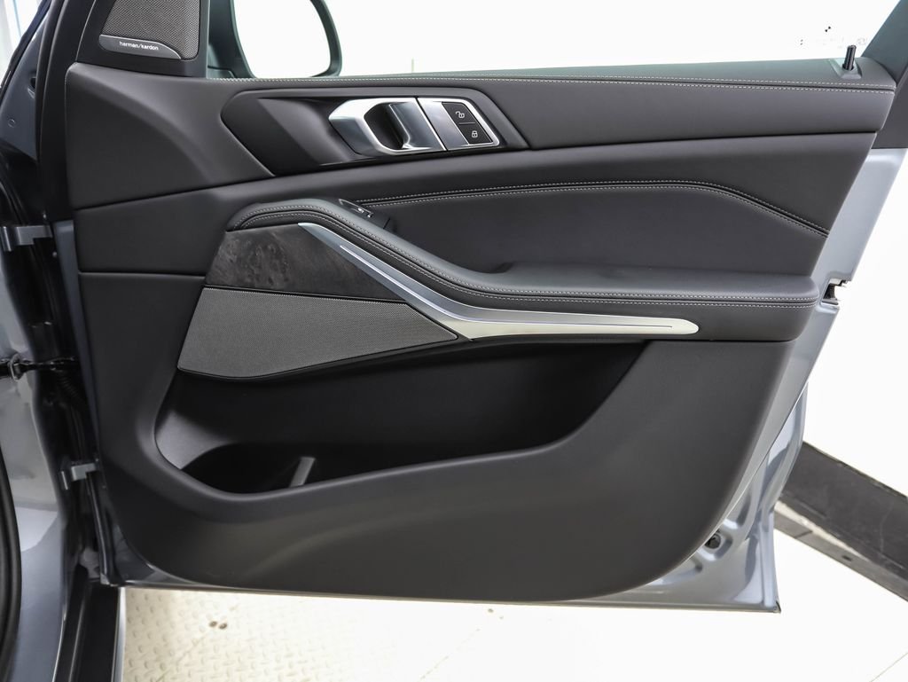 New 2026 Gray Metallic BMW xDrive40i image 29
