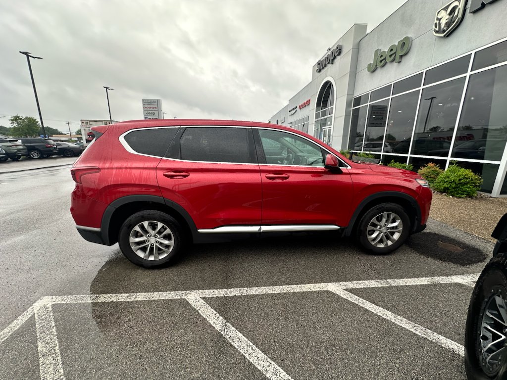 Used 2019 Scarlet Red Hyundai SE image 4