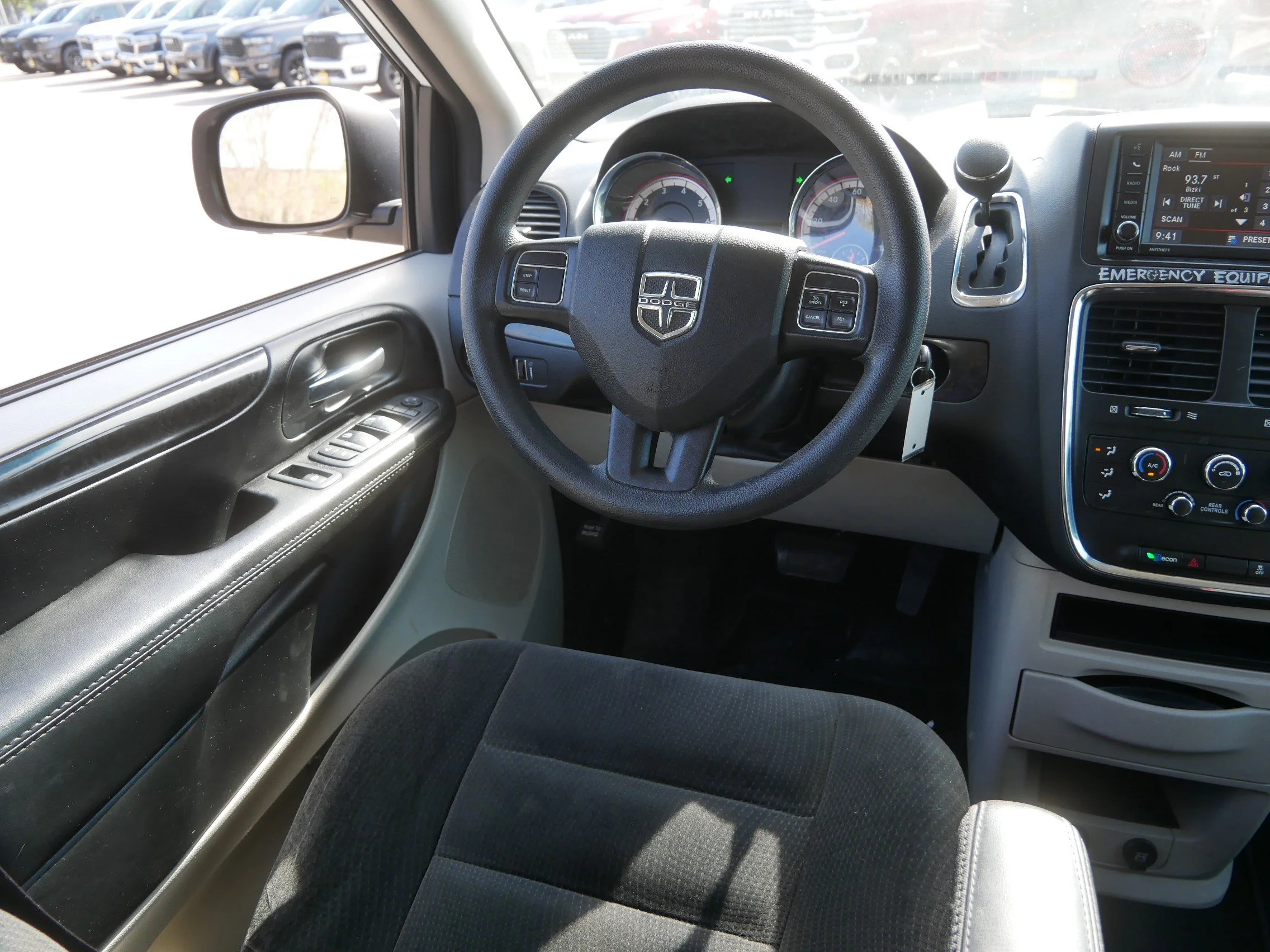 Used 2017 White Knuckle Clearcoat Dodge SE image 9