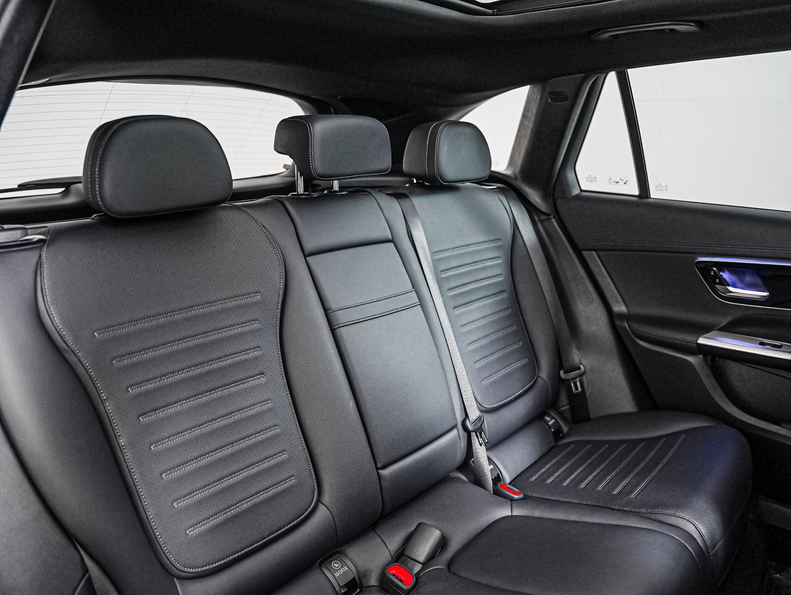 Certified Used 2025 Polar White Mercedes-Benz GLC 350e 4MATIC® SUV image 9