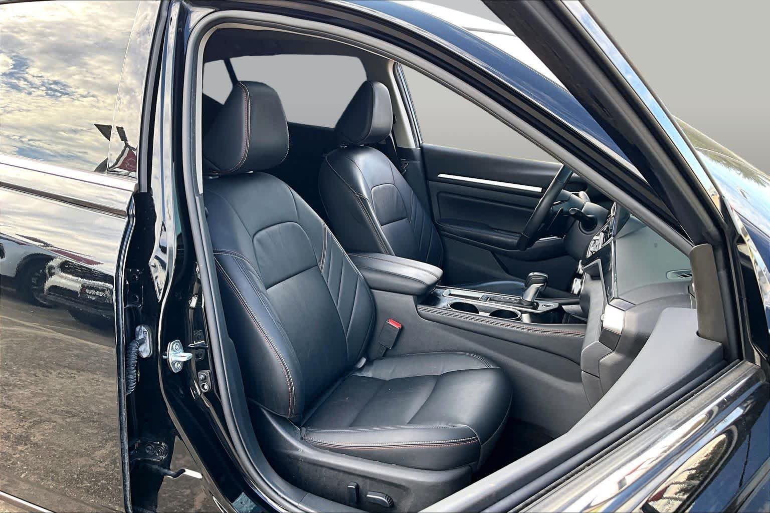 Used 2024 Super Black Nissan 2.5 SR image 9