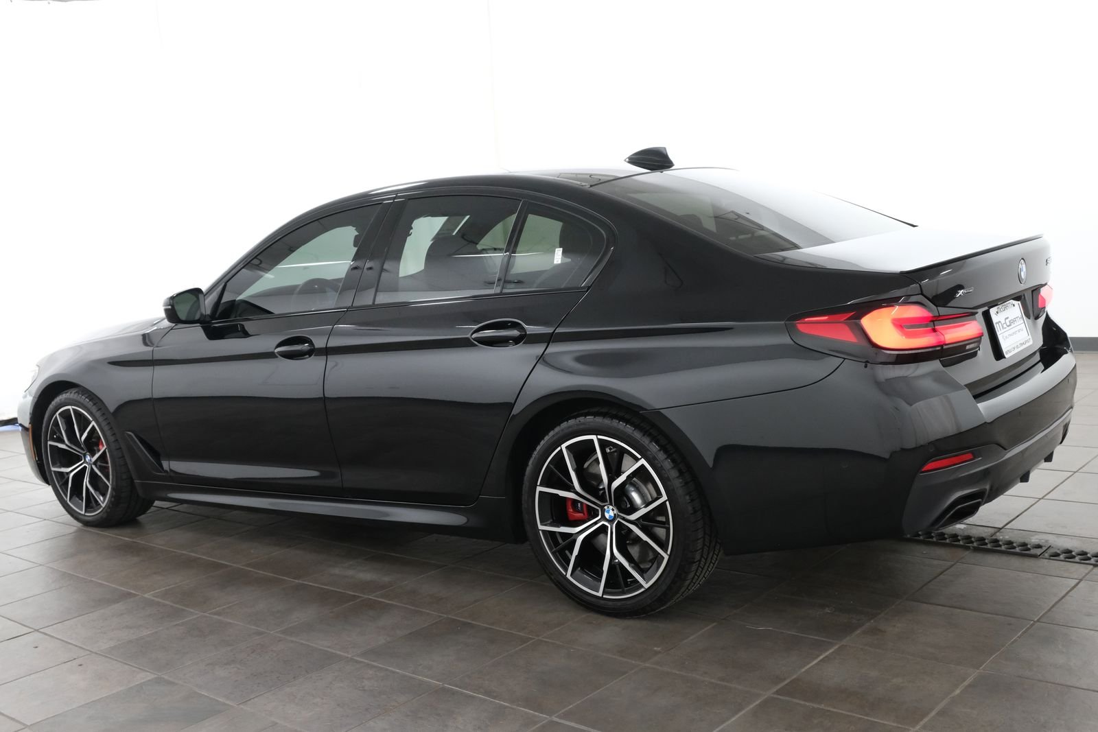 Used 2023 Black Sapphire Metallic BMW 540i xDrive image 3