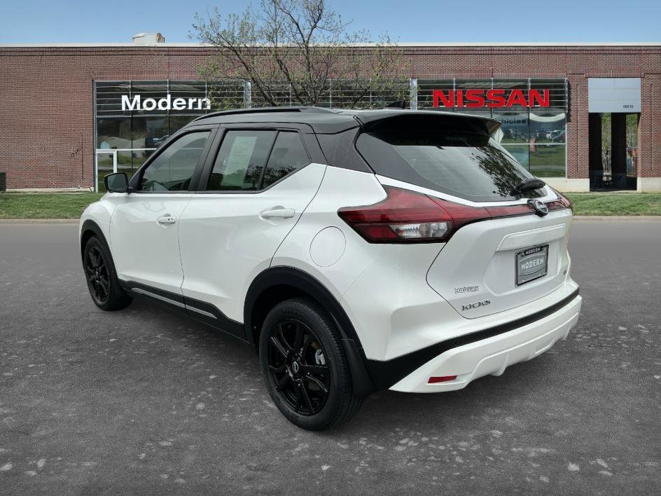 Used 2023 Aspen White Tricoat/Super Black Nissan SR image 2
