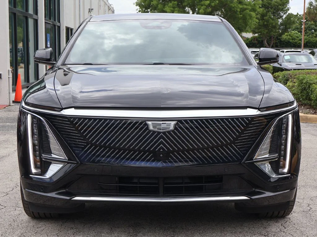 Used 2025 Black Cadillac Luxury image 15