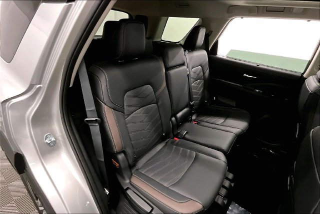 New 2025 Brilliant Silver Metallic Nissan Platinum image 32