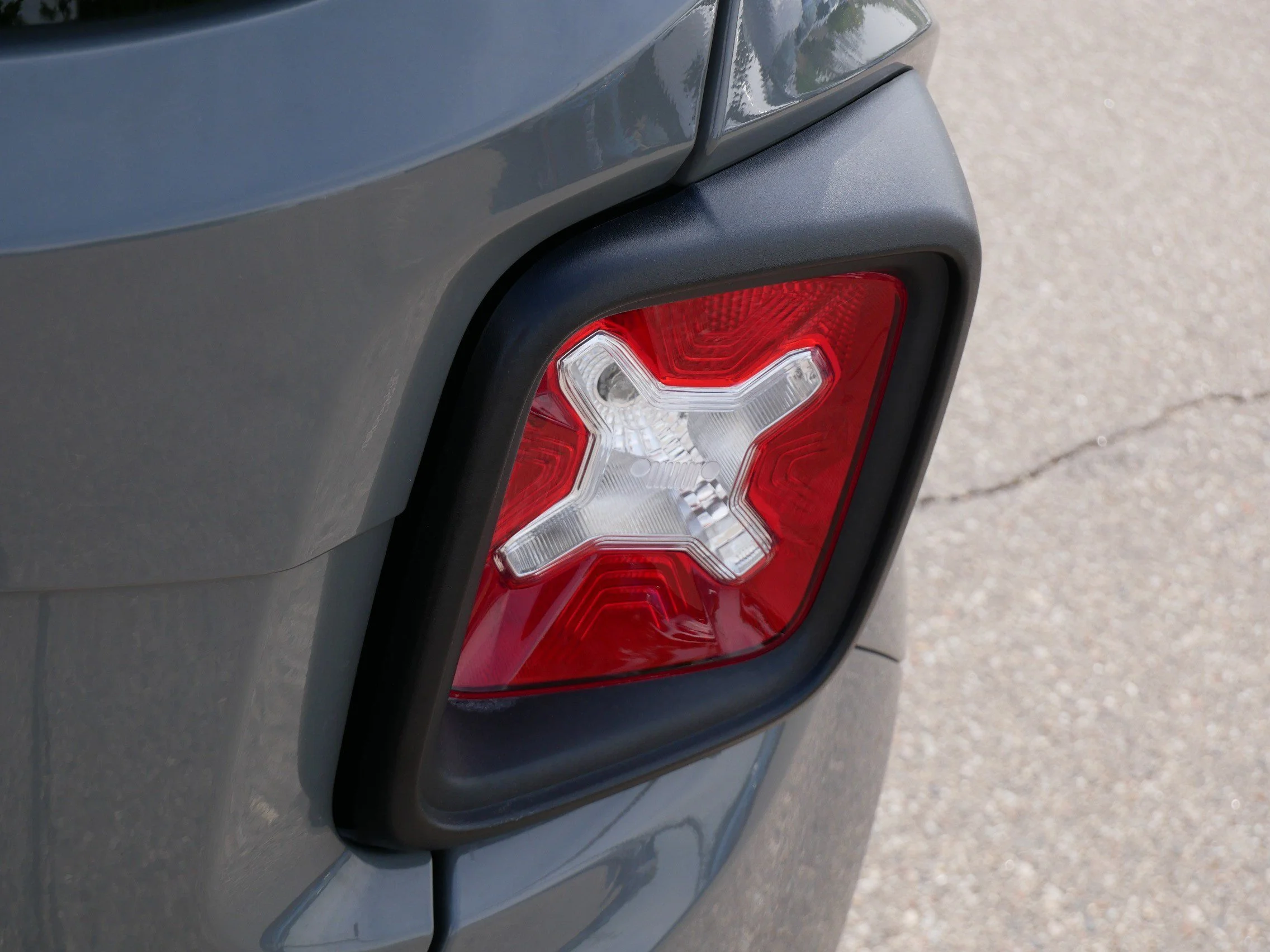 Used 2022 Sting-Gray Clearcoat Jeep Altitude image 17
