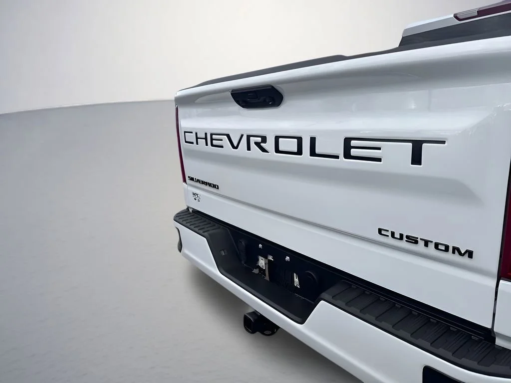 Used 2025 Summit White Chevrolet Custom image 32