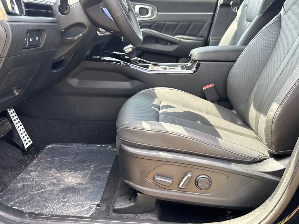 2025 Kia Sorento SX - Photo 10