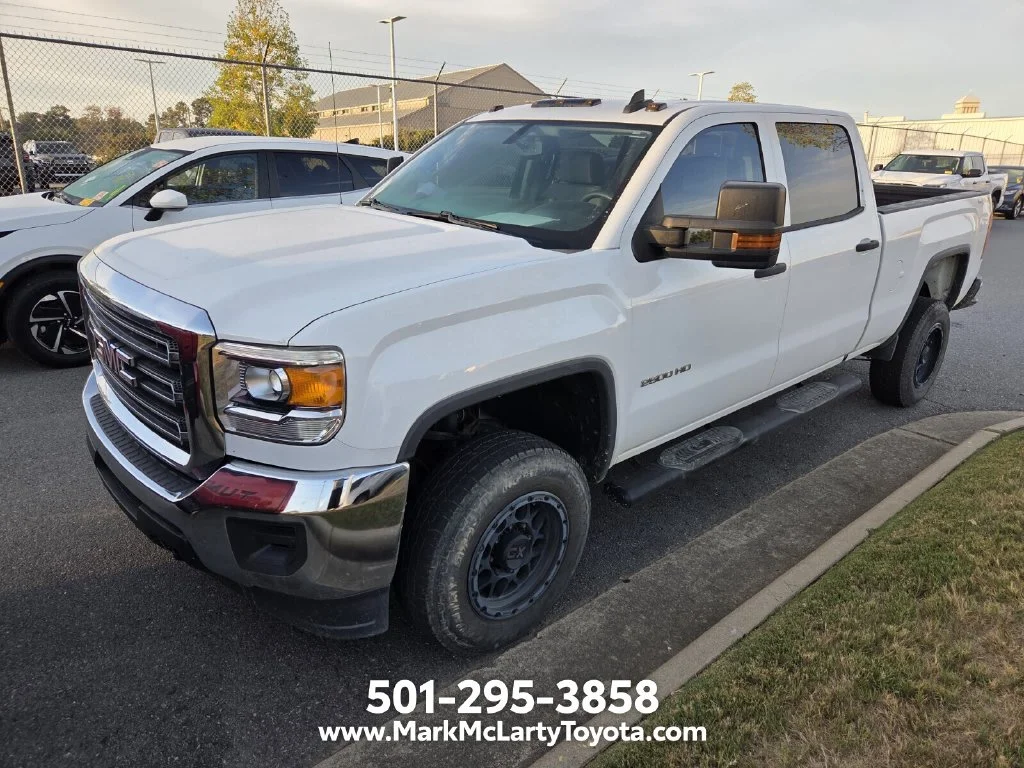 Used 2015 White GMC Base image 9