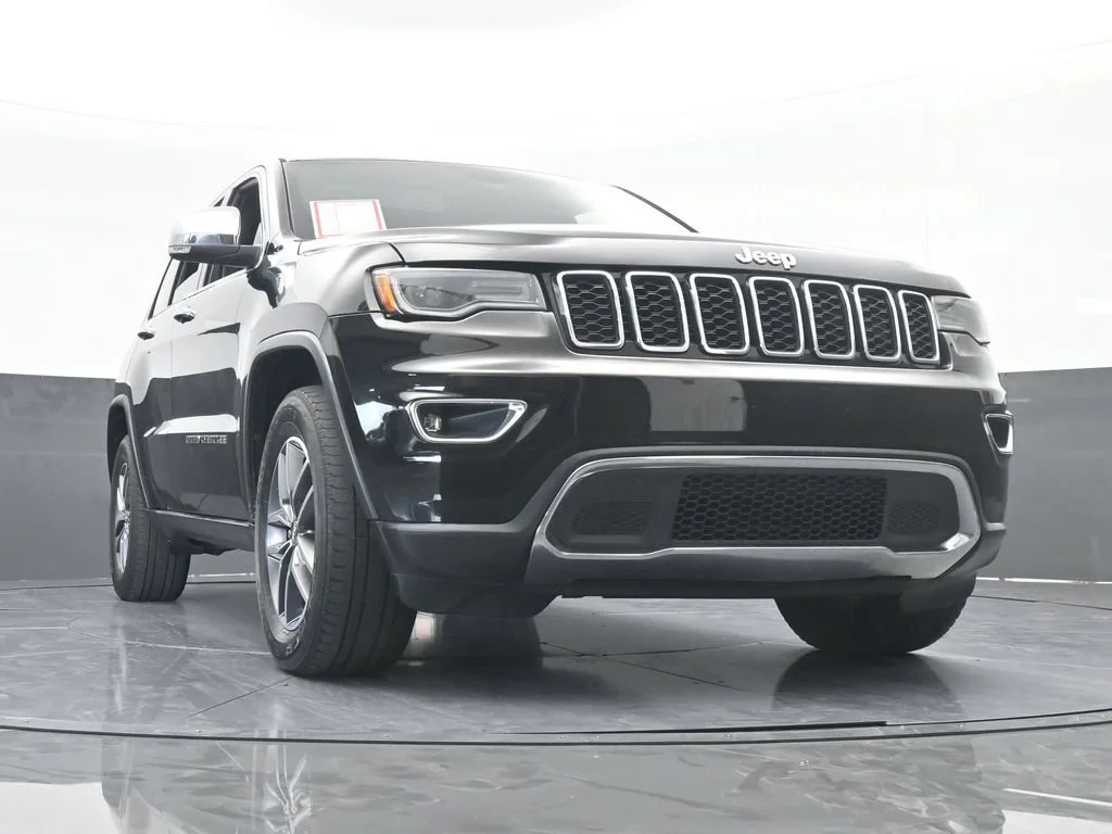 Used 2017 Diamond Black Crystal Pearlcoat Jeep Limited image 63