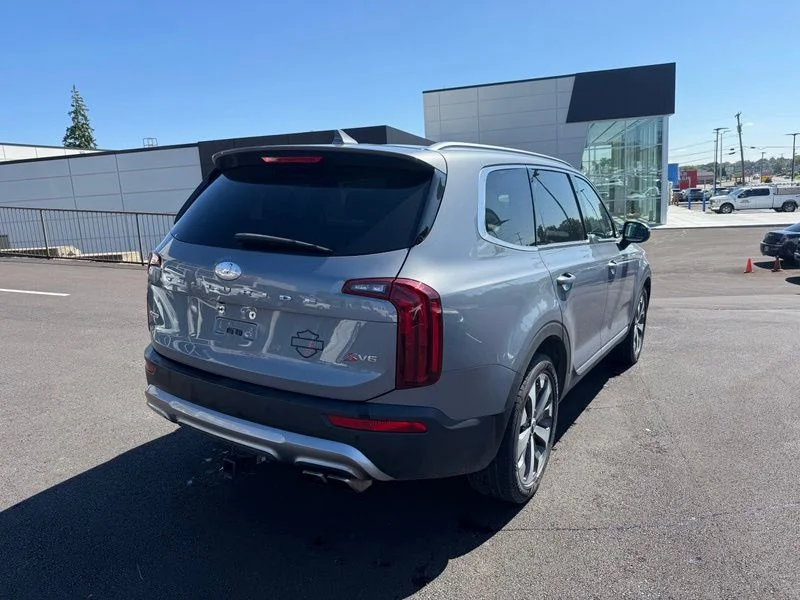 Used 2020 Silver Kia S image 8
