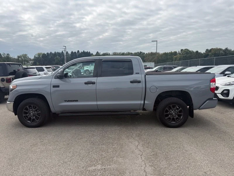 Used 2021  Toyota SR5 image 12