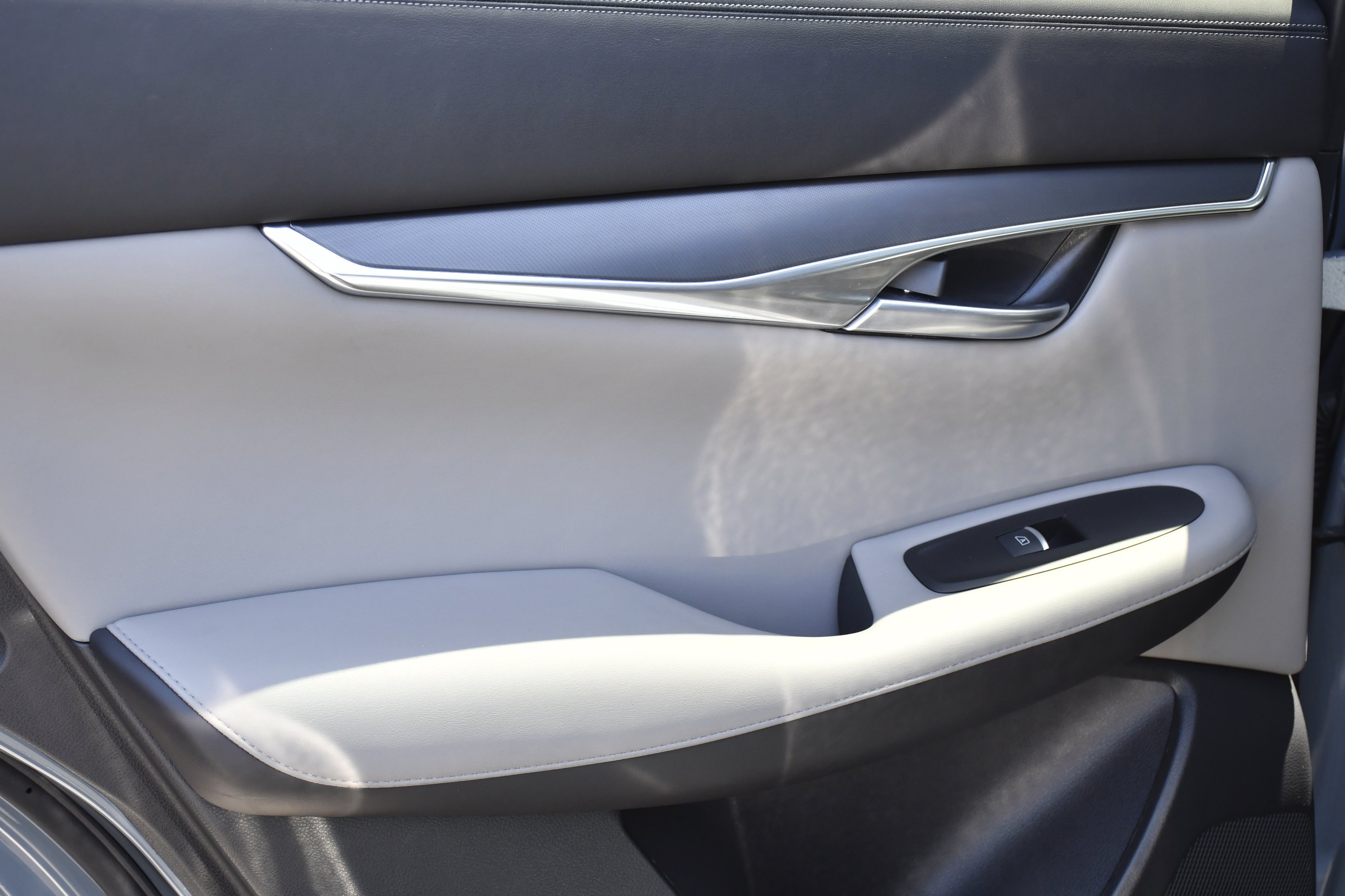 Used 2025 Slate Gray INFINITI LUXE image 23