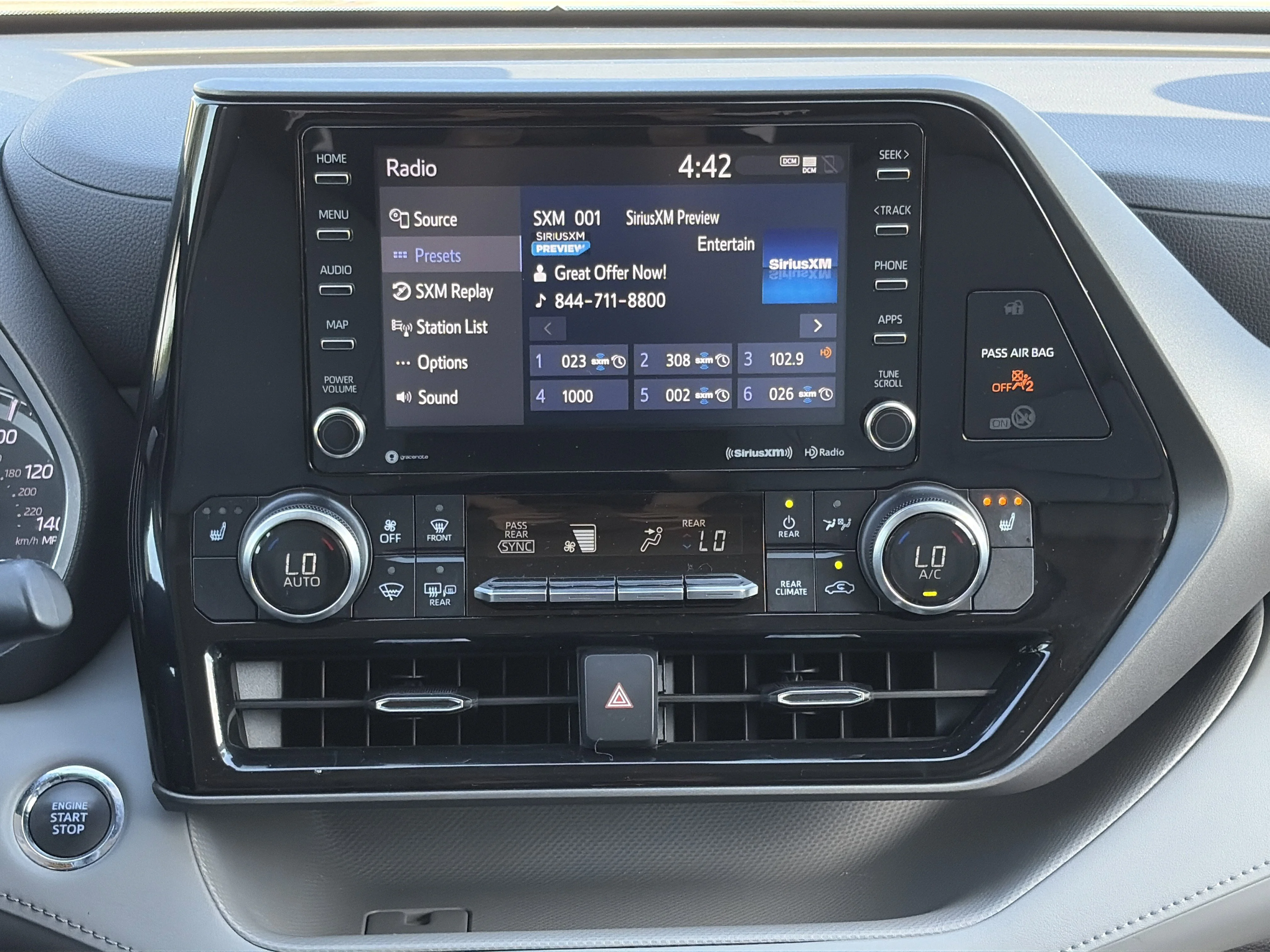 2022 Toyota Highlander XLE - Photo 7