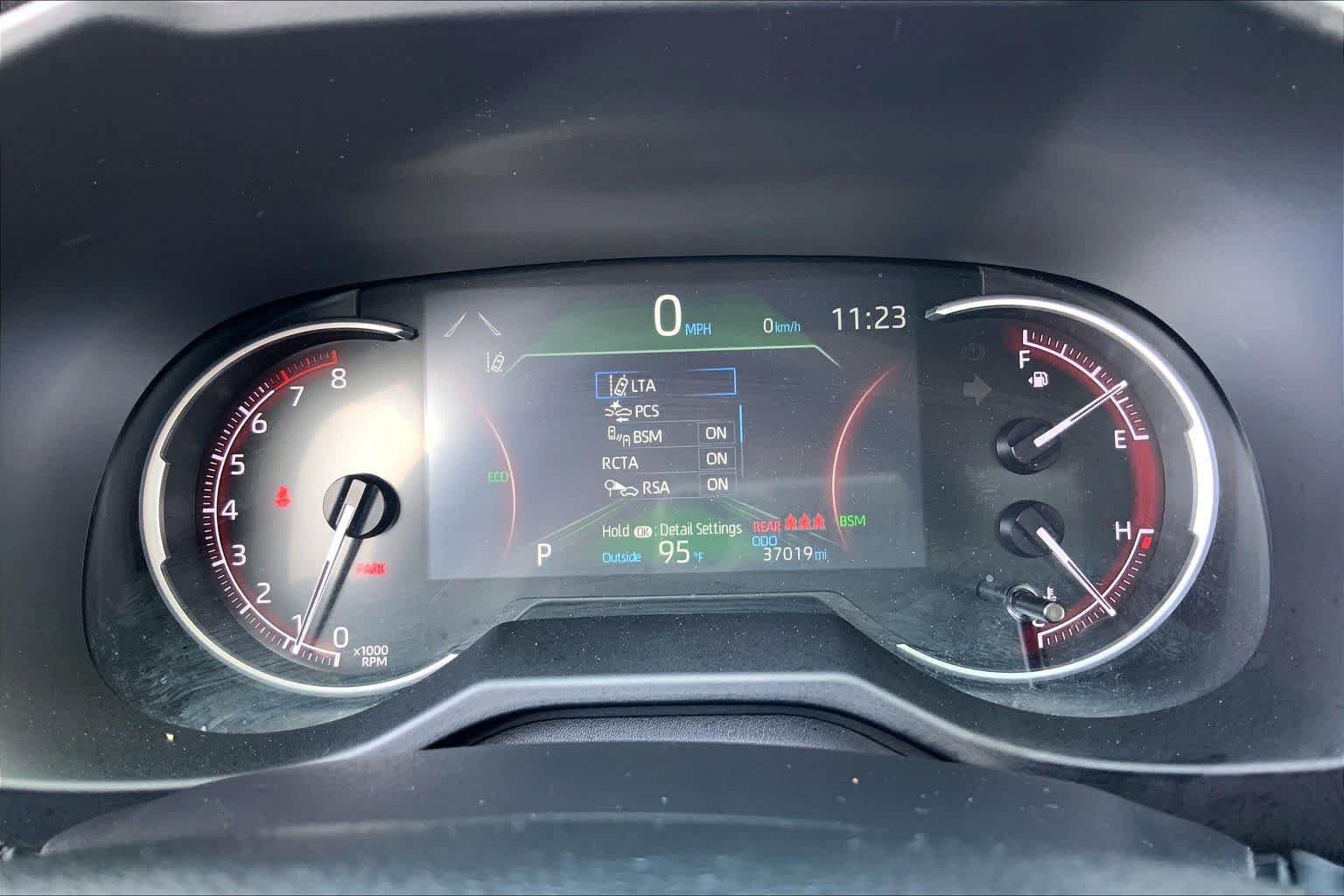 Used 2025 Ice Cap Toyota XLE image 25