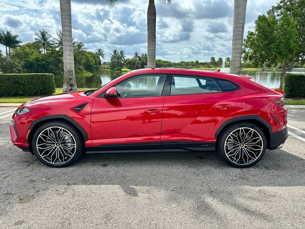 New 2026 Red Lamborghini SE image 7