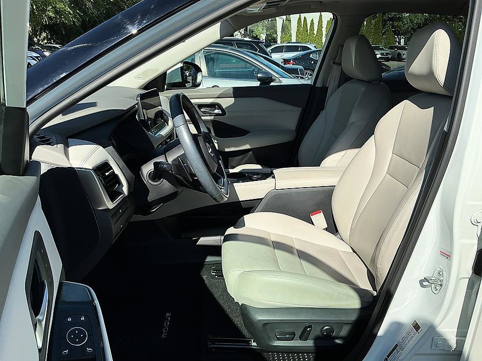 Certified Used 2023 Pearl White Tricoat Nissan SL image 12