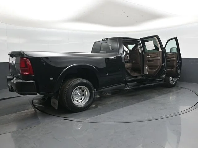 New 2026 Diamond Black Crystal Pearl-Coat Exterior Paint RAM Limited image 47
