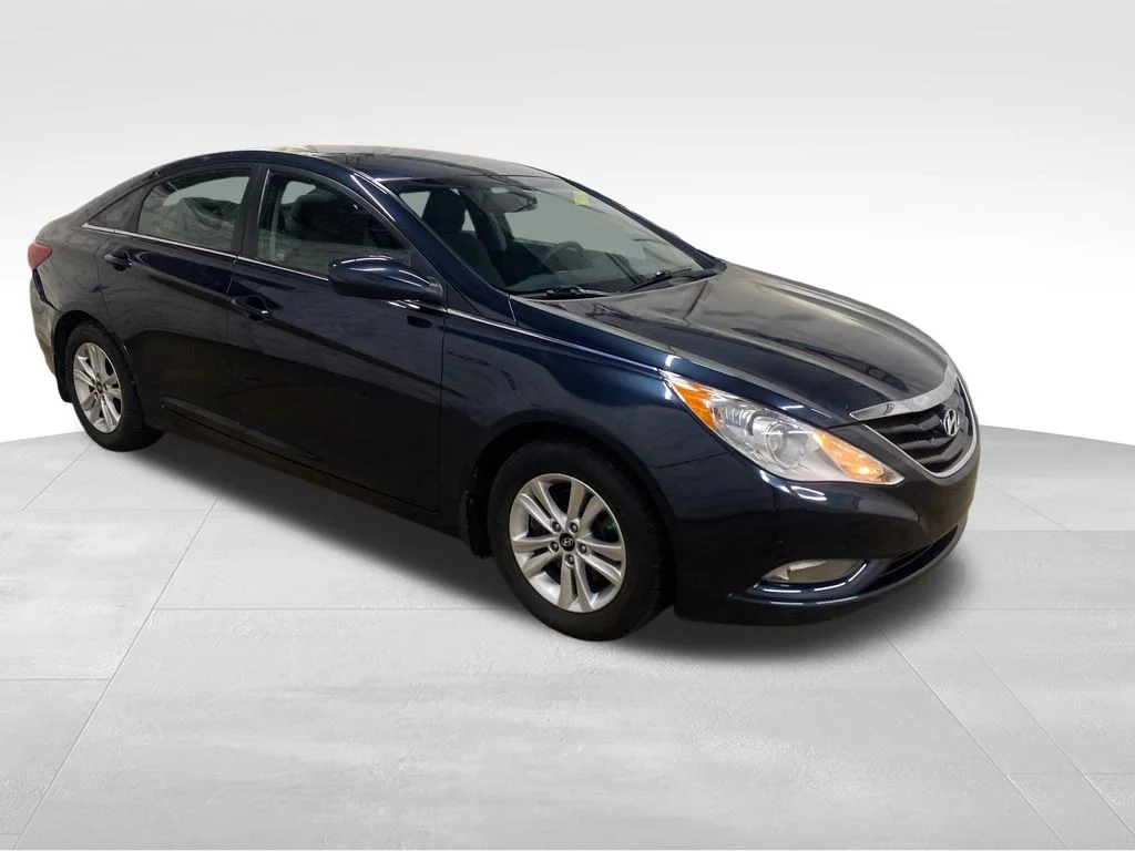 Used 2013 Blue Hyundai GLS image 2